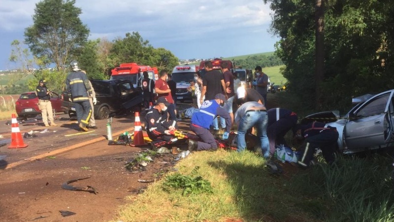 Mulher morre e quatro pessoas ficam feridas em grave acidente na BR 369 em Ubiratã