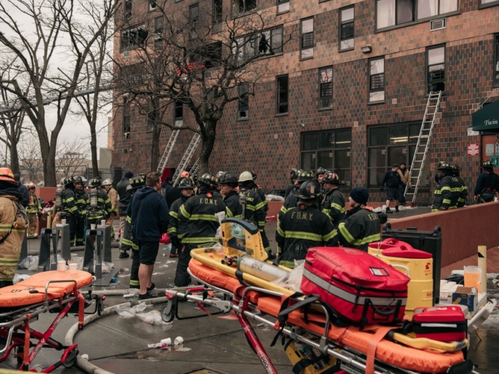 Incêndio em Nova York deixa 19 mortos, nove deles crianças