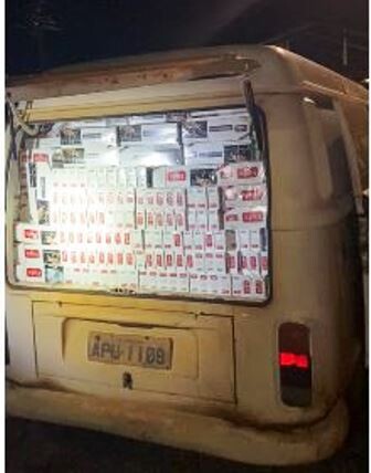 Polícia apreende Kombi carro carregado com cigarros do Paraguai em Goioerê