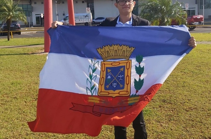 Estudante de Ubiratã é empossado ‘senador’ e eleito como vice-presidente da Casa