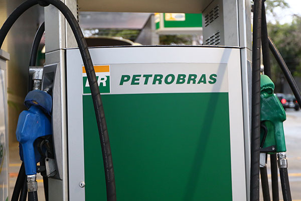 Petrobras reajusta preços dos combustíveis: gasolina sobe 5,18%; alta do diesel é de 14,26%