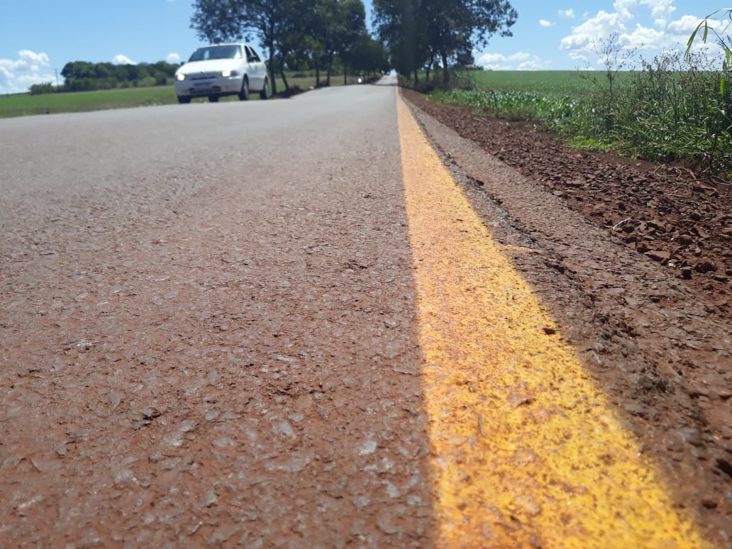 Pintura de faixas na Rodovia Ercides Rossetto garante mais segurança aos usuários