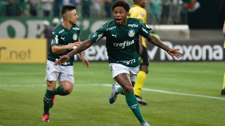 Palmeiras bate algoz corintiano e assume liderança do grupo na Libertadores