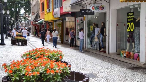 94% das empresas no Paraná encerraram mês de maio em atividade