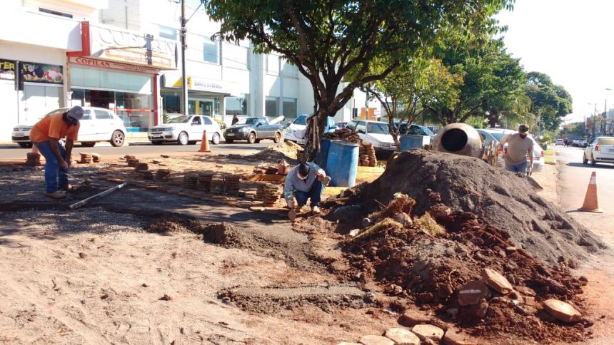 Prefeitura realiza melhorias e abre mais vagas de estacionamento no canteiro da Avenida Nilza