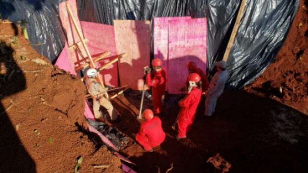 Bombeiros seguem escavando a procura de corpo em poço de Campo Mourão