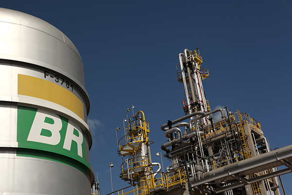Petrobras anuncia aumento de 5% na gasolina válido a partir do dia 8