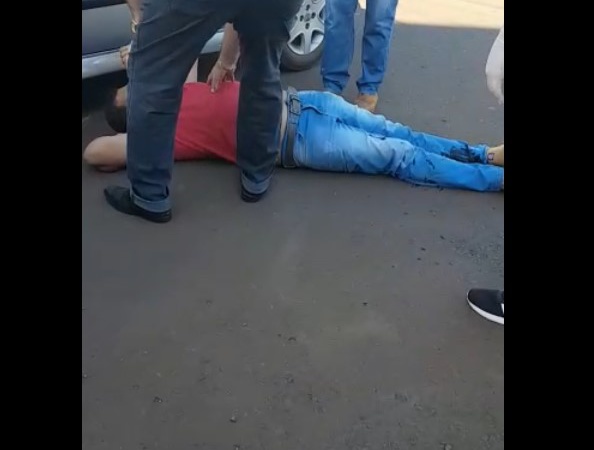 Acidente no centro de Ubiratã deixa motociclista ferido