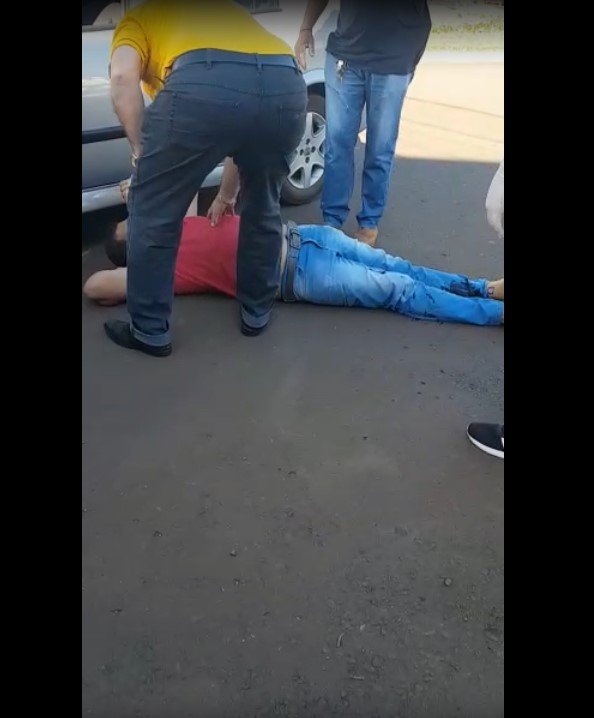 Acidente no centro de Ubiratã deixa motociclista ferido