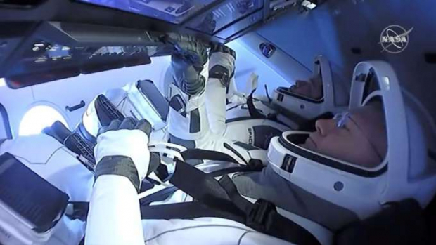 Astronautas da Nasa completam missão no espaço a bordo da SpaceX