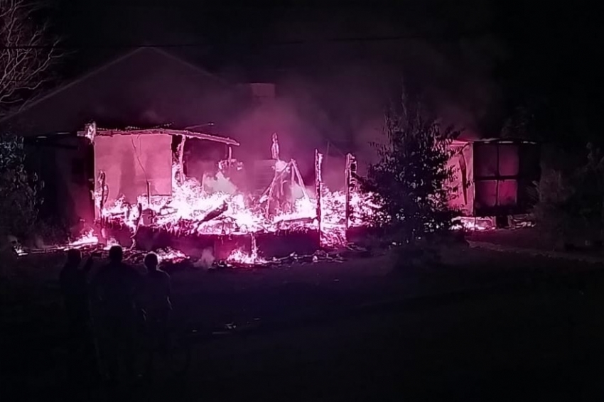 Casa é consumida pelo fogo em Juranda