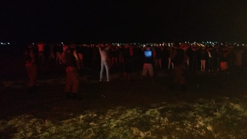 Polícia interrompe festa com quase 100 pessoas na área rural de Ubiratã