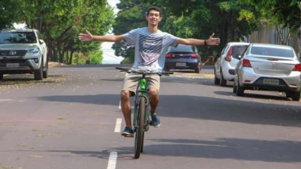 Com 18 anos, Leonardo Flores é o vereador mais jovem do Paraná