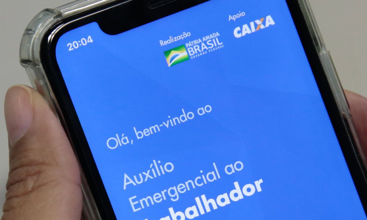 Polícia Federal faz operação contra fraudes no auxílio emergencial