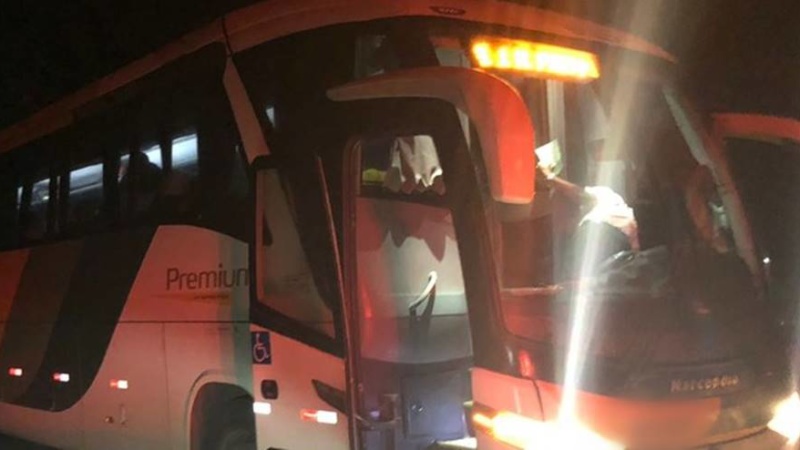Ladrões assaltam ônibus com 50 passageiros em Juranda
