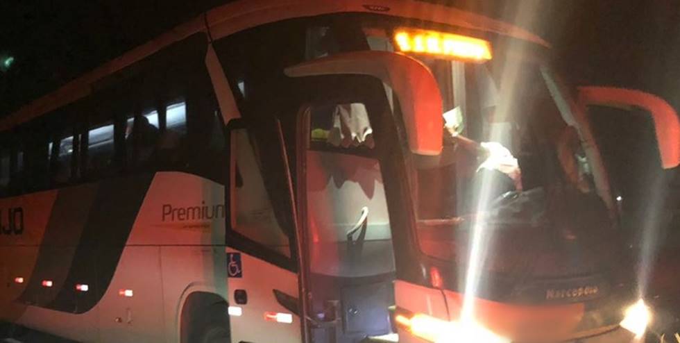 Ladrões assaltam ônibus com 50 passageiros em Juranda