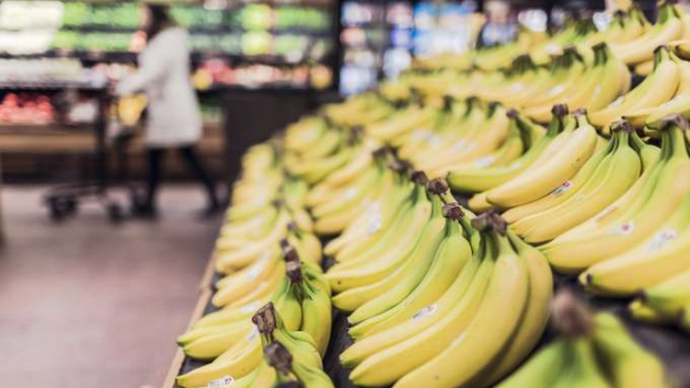Preço da maçã, banana e melancia sobe forte em dezembro, aponta Conab