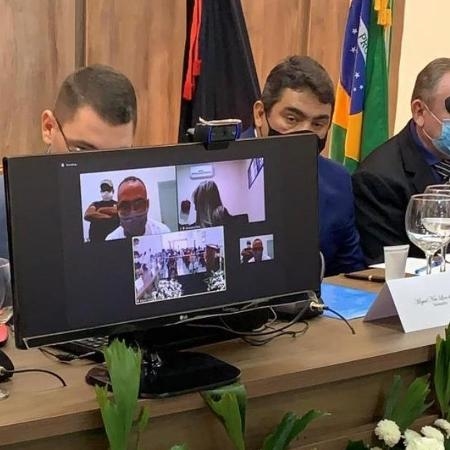 Brasil: Vereador toma posse de dentro de presídio