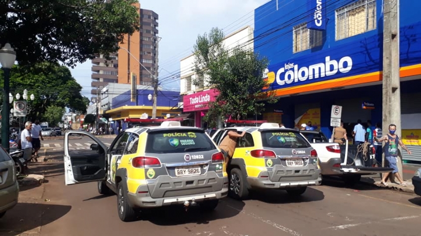 Polícia Militar age rápido, frustra assalto e prende dois em Campo Mourão; uma pistola e um revólver foram apreendidos