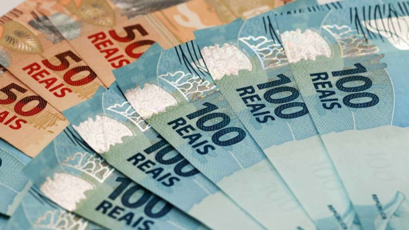 Salário mínimo passou a valer R$ 1.100,00