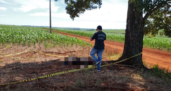 Jovem é assassinado e tem o corpo queimado em estrada rural