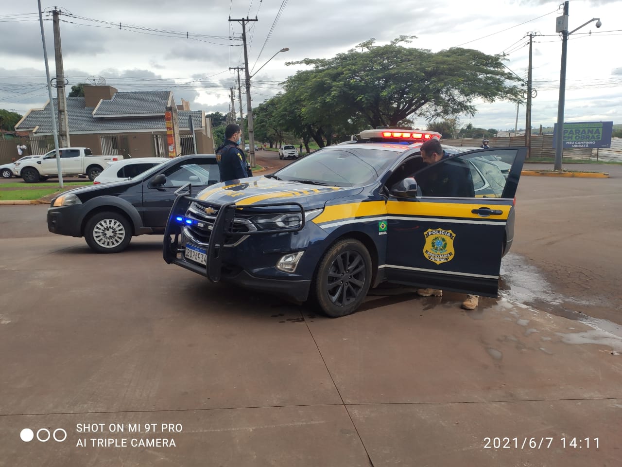 Após perseguição PRF prende condutor de veículo com grande quantidade de maconha em Ubiratã