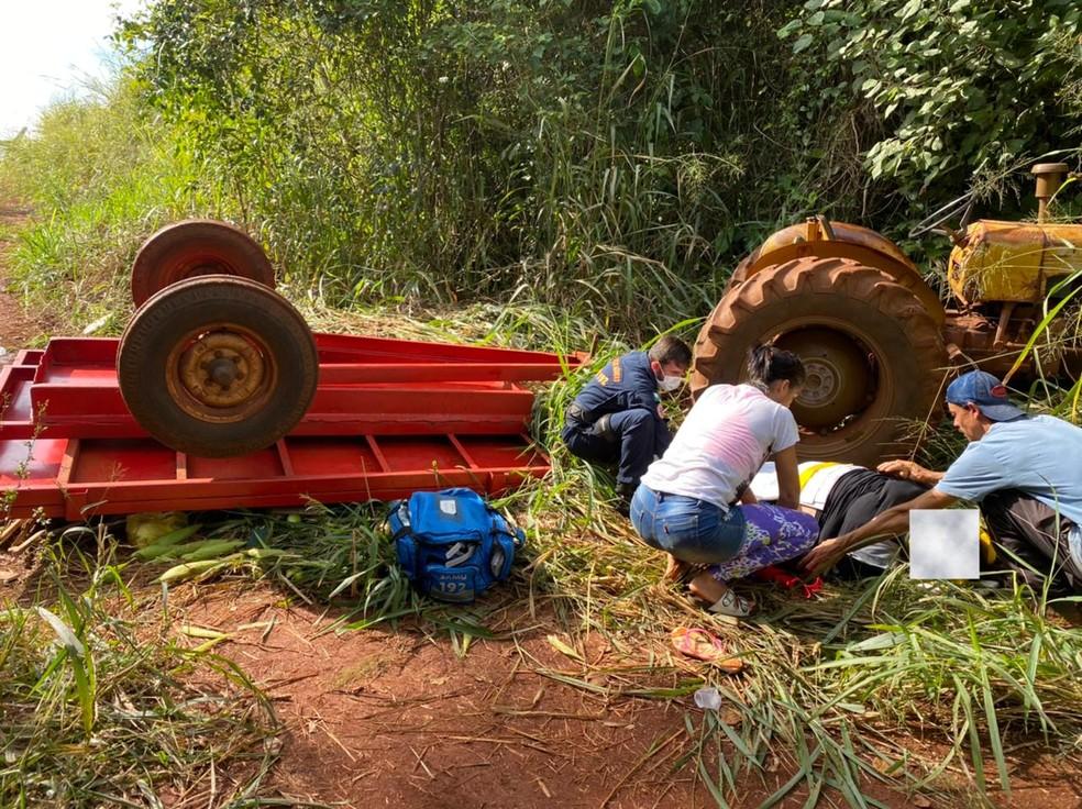 Acidente com trator deixa família inteira ferida no Paraná