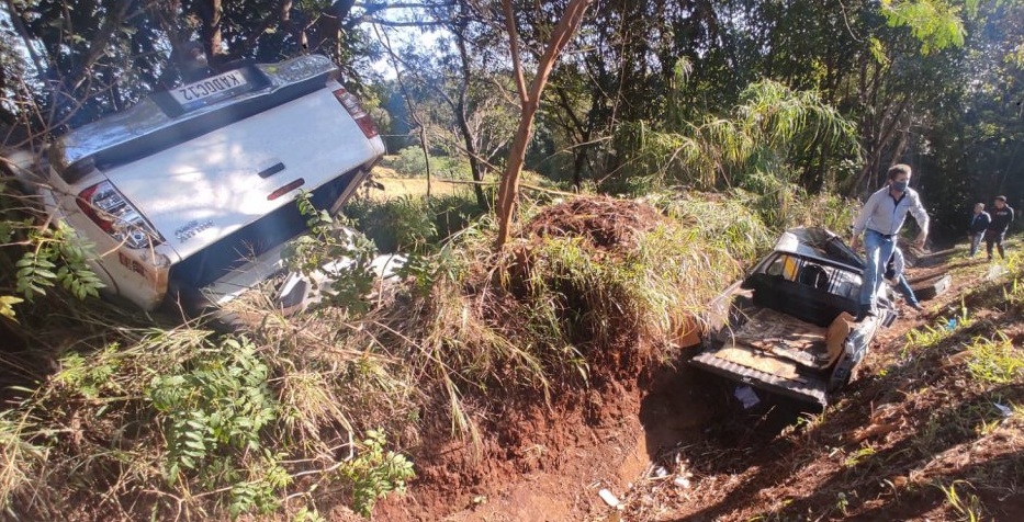 Batida seguida de capotamento deixa uma pessoa ferida na BR 369