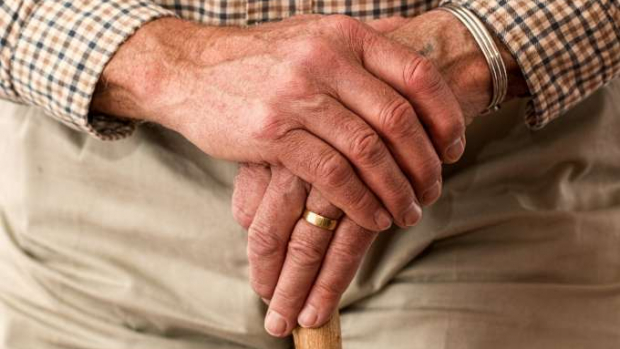Idosos acima de 80 anos podem agendar prova de vida em casa