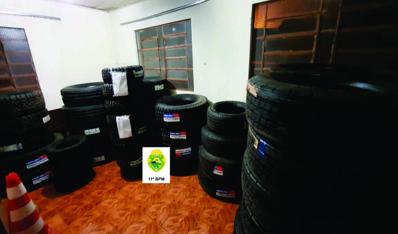 Policia apreende carga de pneus contrabandeados em Mamborê