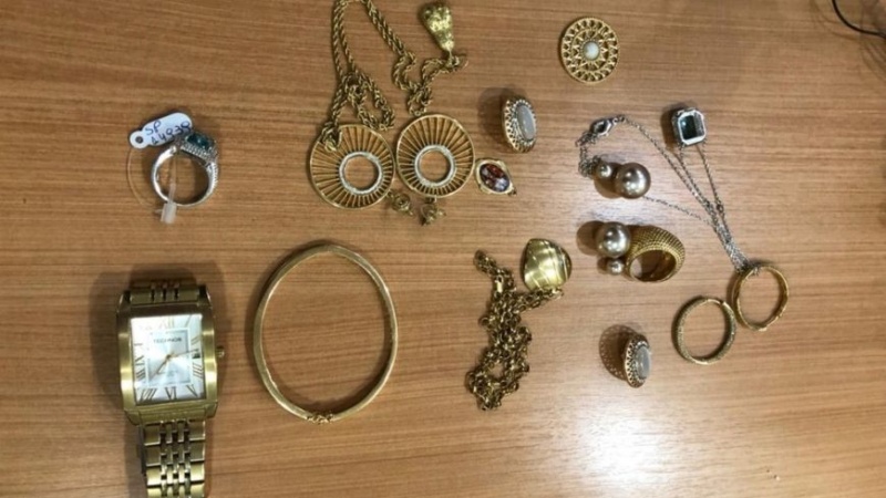 Empregada doméstica é suspeita de furtar jóias e causar prejuízo de R$ 70 mil a idosa em Mamborê