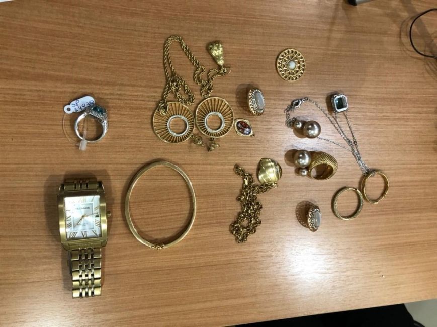 Empregada doméstica é suspeita de furtar jóias e causar prejuízo de R$ 70 mil a idosa em Mamborê