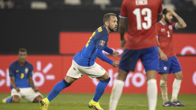 Mesmo jogando mal Brasil vence Chile pelas Eliminatórias da Copa