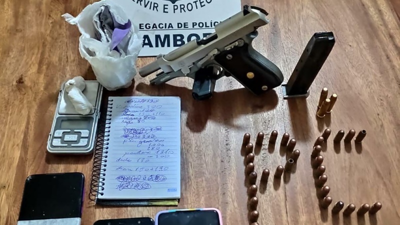 Polícia Civil prende casal e apreende arma e drogas em Mamborê; os dois são acusado de sequestro
