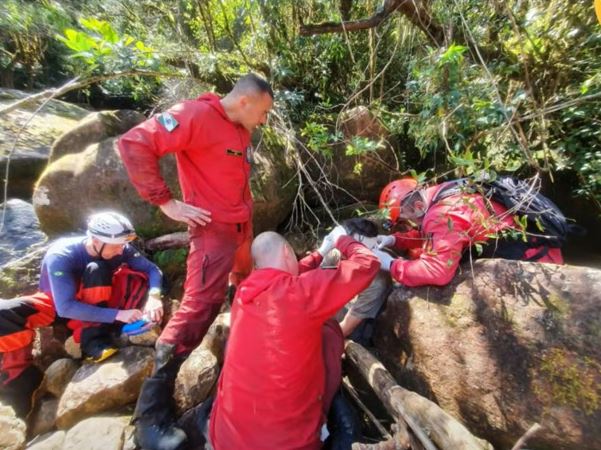 Após cair 10 metros e ficar desaparecido por 6 dias; montanhista e resgatado no Pico Paraná