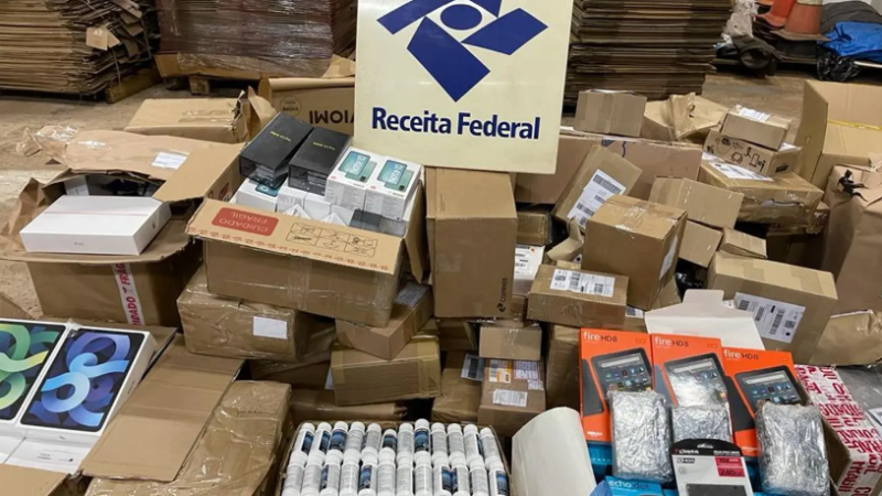 Fiscalização da Receita Federal intercepta caminhão dos Correios em Juranda e apreende R$ 200 mil em contrabando