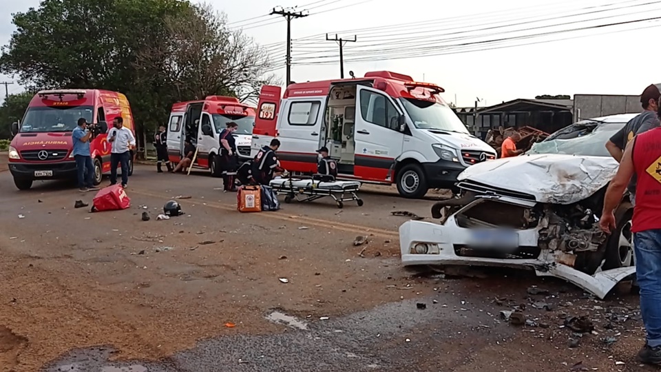 Grave acidente entre carro, caminhão, ônibus e moto fere sete na PR 158