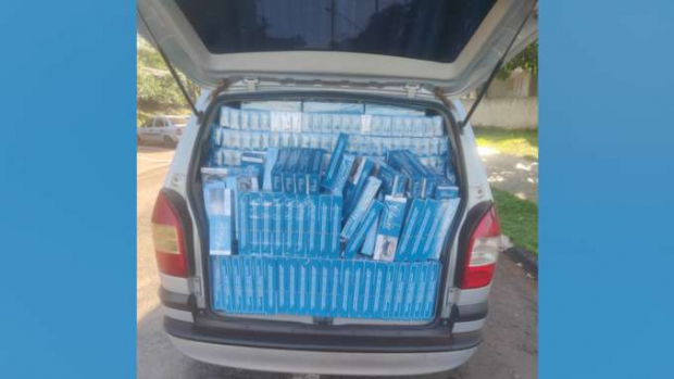PRF persegue e apreende veículo carregado com 20 mil maços de cigarros contrabandeados em Ubiratã
