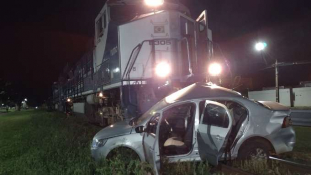 TRAGÉDIA! Mãe e filha morrem em acidente entre carro e trem no Paraná