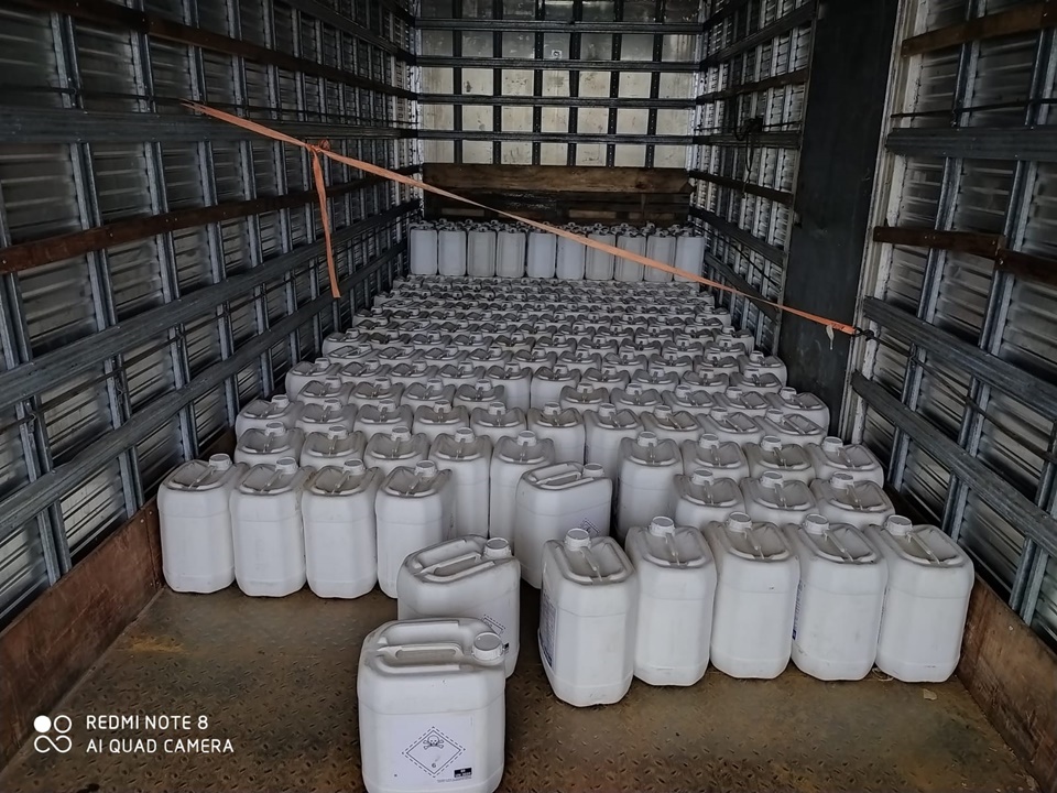 PRF apreende quase 4 mil litros de agrotóxicos falsificados em CM