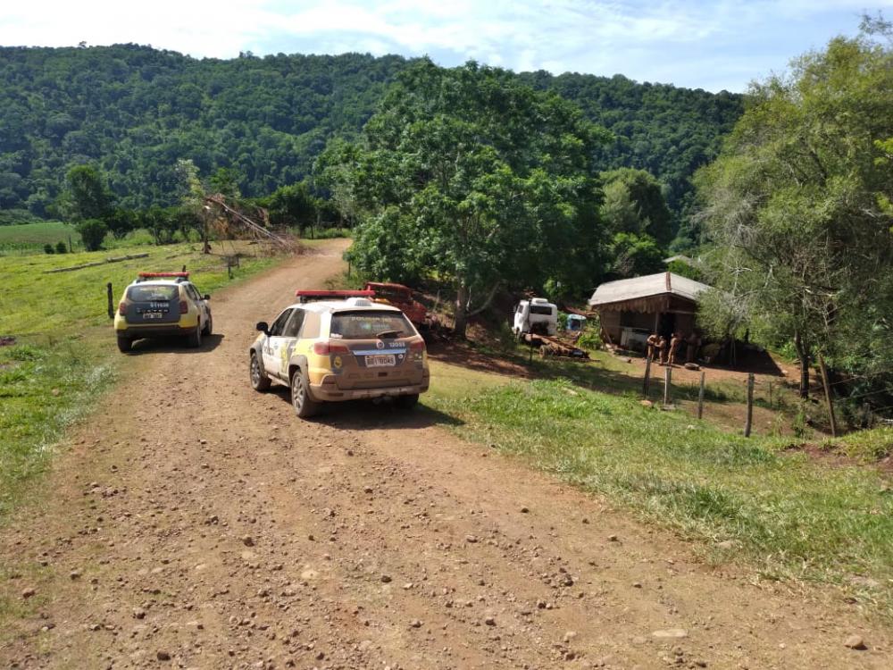 Polícia recupera caminhão roubado e prende homem com armas em Altamira do Paraná