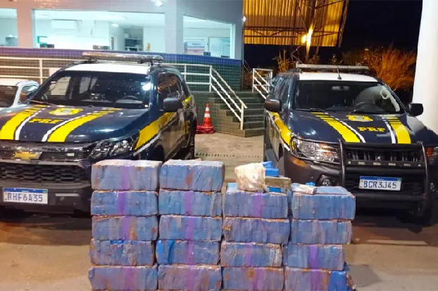 Camioneta que foi roubada em Goioerê é recuperada pela PRF com 320 kg de maconha