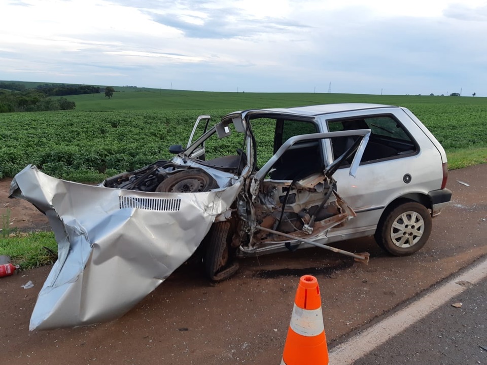 Três pessoas ficam feridas em acidente envolvendo dois veículos e uma carreta na BR 369