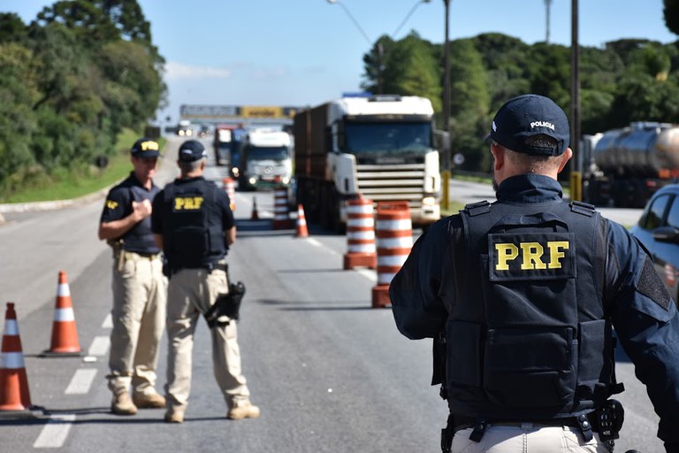 Com foco na redução da violência no trânsito, PRF inicia Operação Carnaval 2024 no PR, na sexta-feira