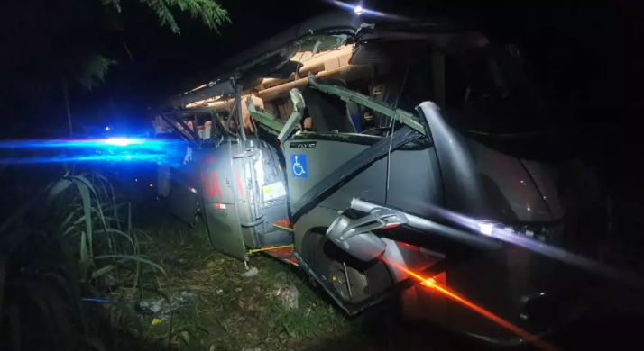 21 pessoas ficaram feridas após acidente envolvendo um Micro-ônibus que transportava pacientes no Paraná