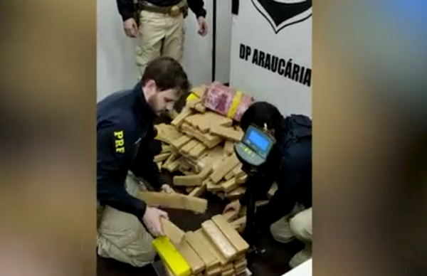 Cinco pessoas são presas ao tentar transportar 233 quilos de maconha de Ubiratã para Curitiba