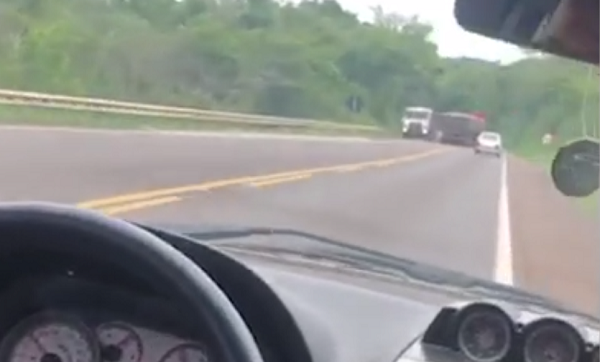 Motorista encaminha vídeo de caminhoneiro dirigindo embriagado para a PRF de Ubiratã; ele foi preso após quase causar uma tragédia na BR 369