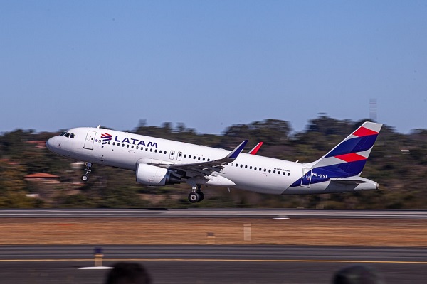 Menino de 9 anos foge de casa, entra escondido em avião e viaja sozinho de Manaus para Guarulhos (SP)