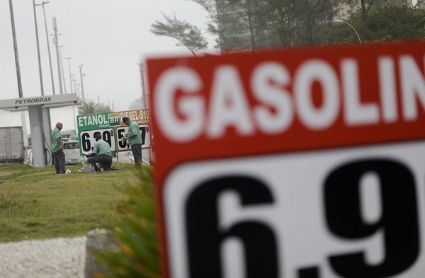 6 Donos de postos são presos por aumento no preço dos combustíveis no Paraná