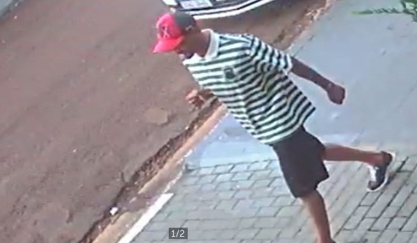 Veja o Vídeo: Homem é flagrado por câmera furtando bicicleta no Centro de Ubiratã